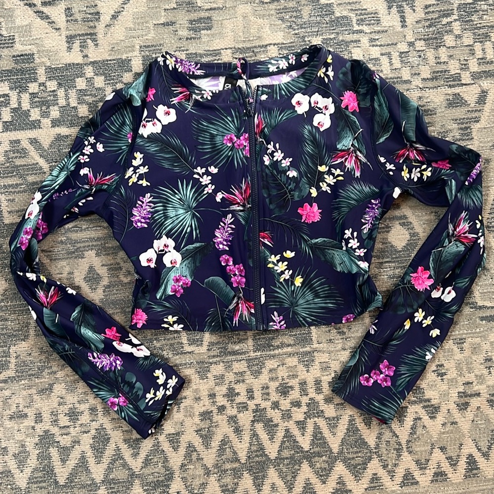 GAP Fit size medium zip up rash guard - NWT